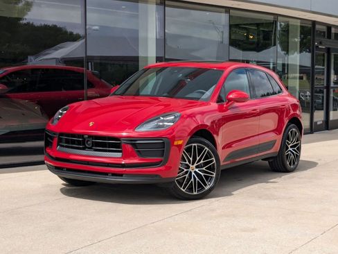 Certified 2025 Porsche Macan image 1