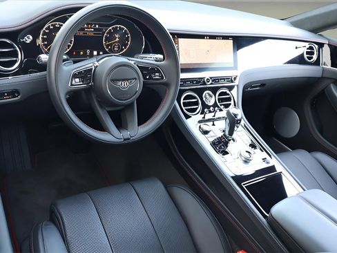 Used 2024 Bentley Continental GT V8 image 17
