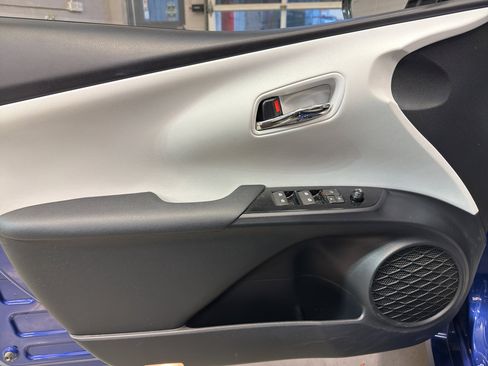 Used 2016 Toyota Prius Four image 14