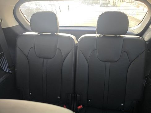 Used 2025 Kia Sorento S image 13