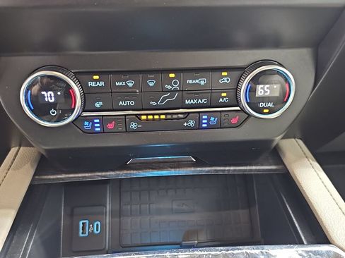 Used 2020 Ford Expedition Limited w/ Special Edition Package AWD/4WD image 29