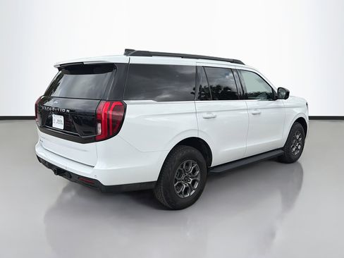 Used 2025 Ford Expedition Active image 3