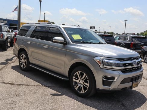 Used 2023 Ford Expedition Limited AWD/4WD image 3