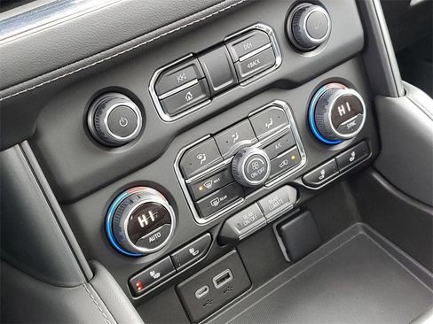 Certified 2022 Chevrolet Tahoe Z71 w/ Luxury Package image 17