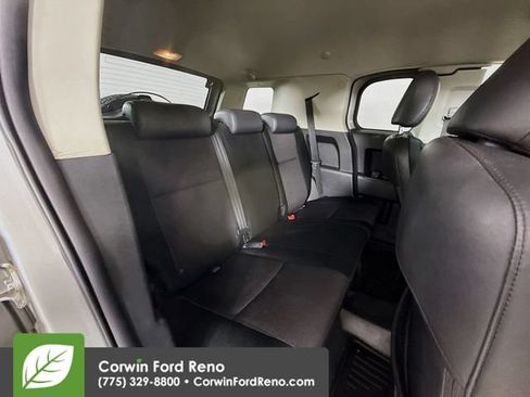 Used 2010 Toyota FJ Cruiser 4WD image 25
