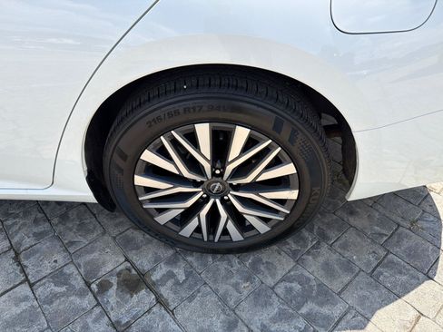 Used 2025 Nissan Altima 2.5 SV FWD image 11