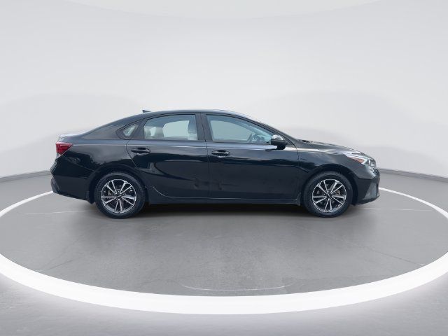 Used 2023 Kia Forte LXS w/ LXS Technology Package FWD image 9