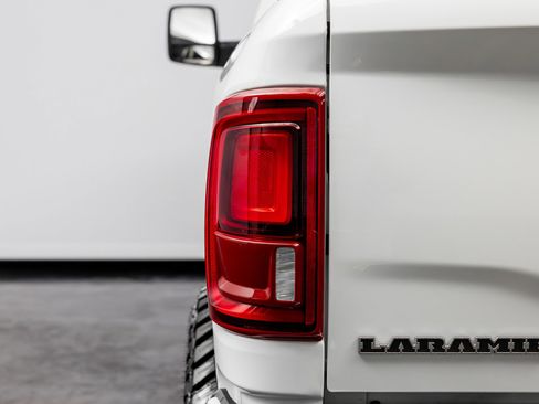 Used 2025 RAM 2500 Laramie AWD/4WD image 19