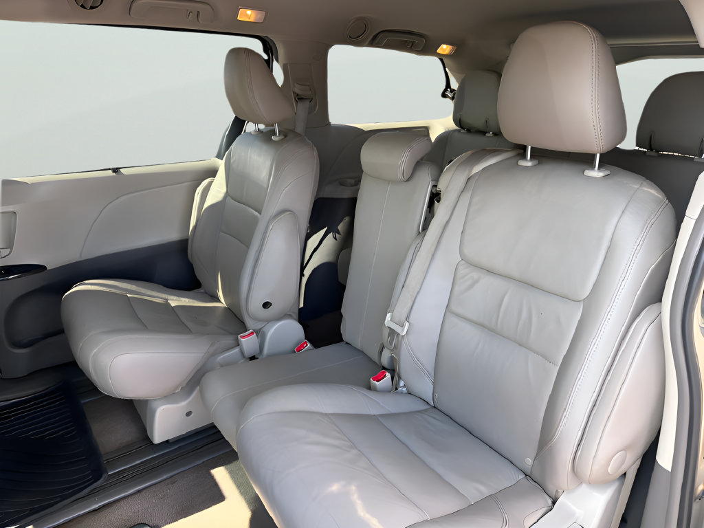 Used 2017 Toyota Sienna XLE w/ XLE Navigation Package FWD image 29