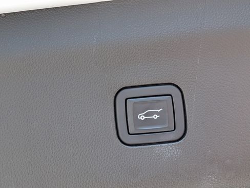 Used 2022 Buick Enclave Avenir w/ Avenir Technology Package FWD image 14