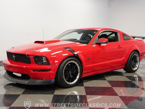 Used 2006 Ford Mustang GT RWD image 6