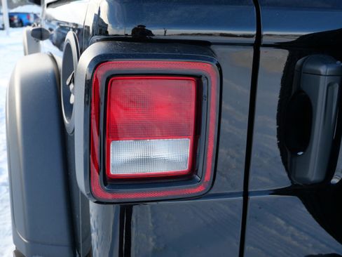 Used 2021 Jeep Wrangler Unlimited Sport image 17