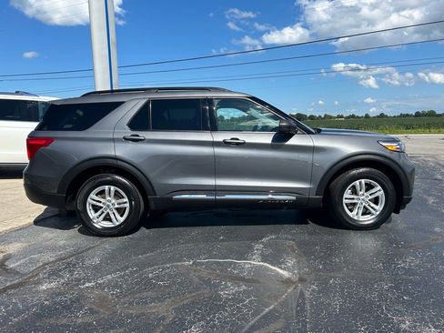 Used 2022 Ford Explorer XLT w/ Equipment Group 202A image 2