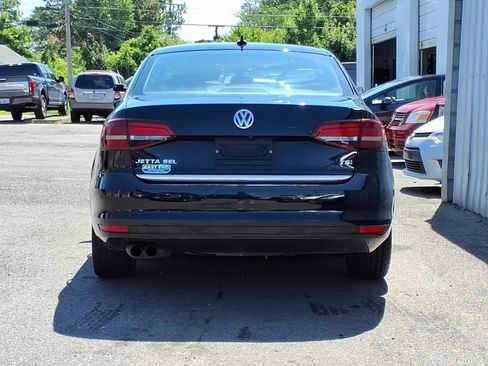 Used 2017 Volkswagen Jetta SEL FWD image 4