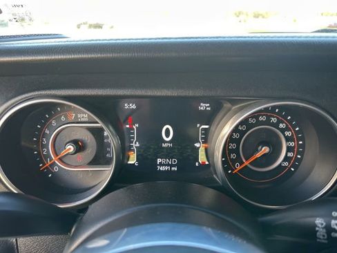 Used 2019 Jeep Wrangler Unlimited Sahara w/ Uconnect 4C Nav & Sound Group AWD/4WD image 17