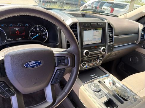 Used 2018 Ford Expedition XLT w/ Equipment Group 202A RWD image 25