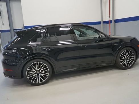 New 2026 Porsche Cayenne Turbo image 11