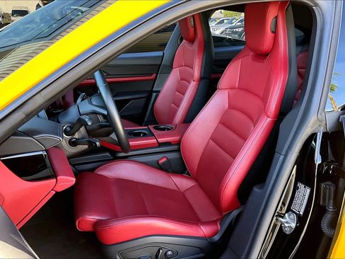 Used 2022 Porsche Taycan image 7