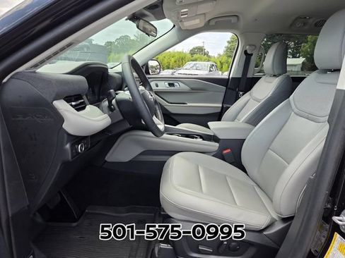 Used 2025 Ford Explorer Active w/ Active Comfort Package RWD image 9