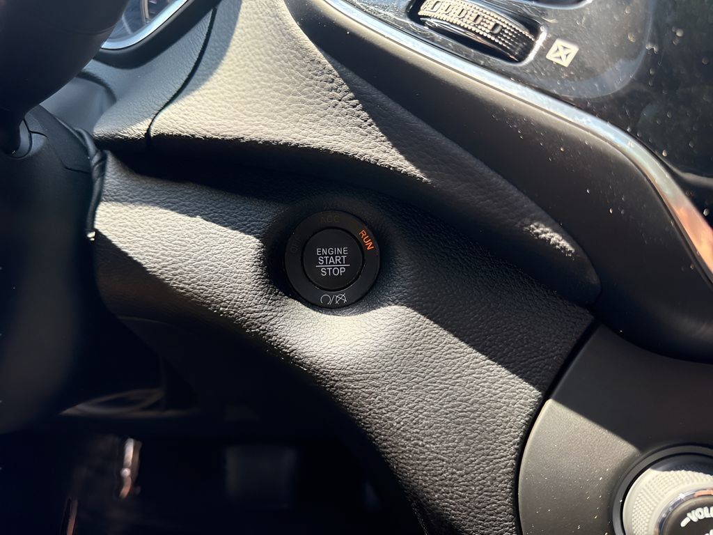 Used 2022 Jeep Cherokee Limited AWD/4WD image 22