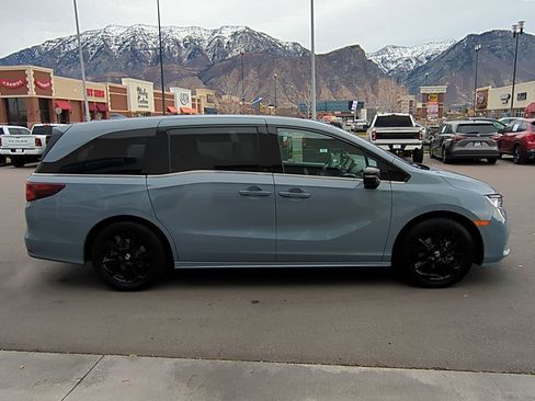 Used 2023 Honda Odyssey Sport image 2