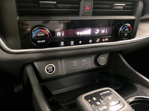 Used 2023 Nissan Rogue SV image 25