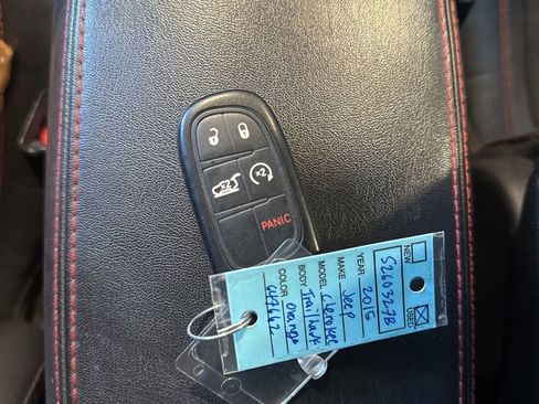 Used 2015 Jeep Cherokee Trailhawk w/ Comfort/Convenience Group image 31