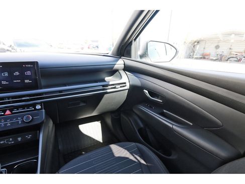 Certified 2025 Hyundai Santa Cruz SE image 12