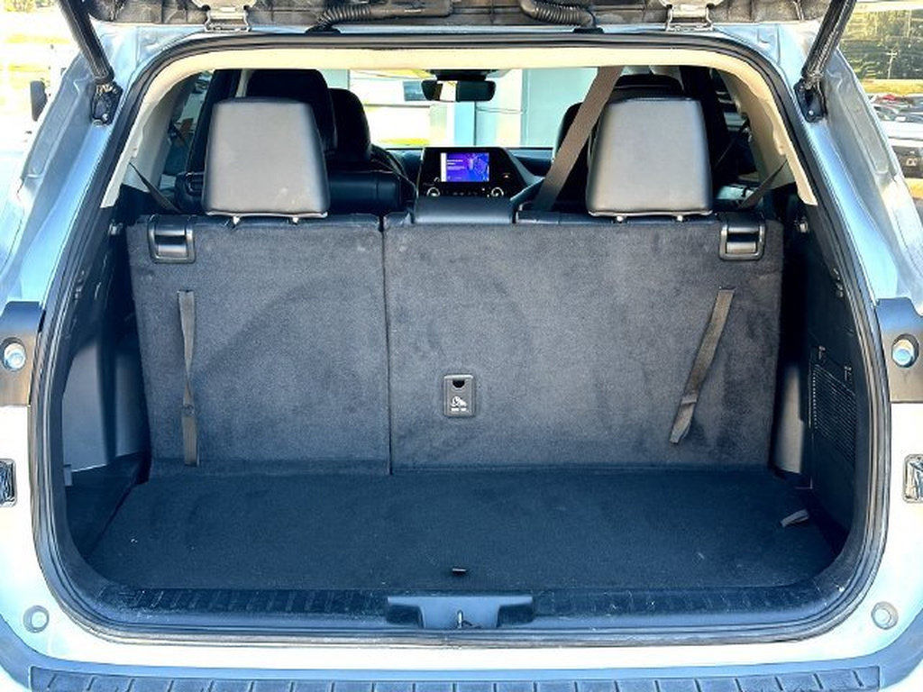 Used 2023 Toyota Highlander XLE FWD image 33