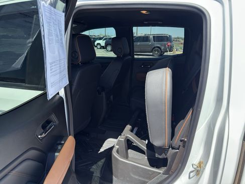 Certified 2024 GMC Canyon AT4 AWD/4WD image 14