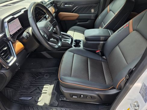 Used 2025 GMC Canyon AT4 w/ Nightfall Edition AWD/4WD image 9