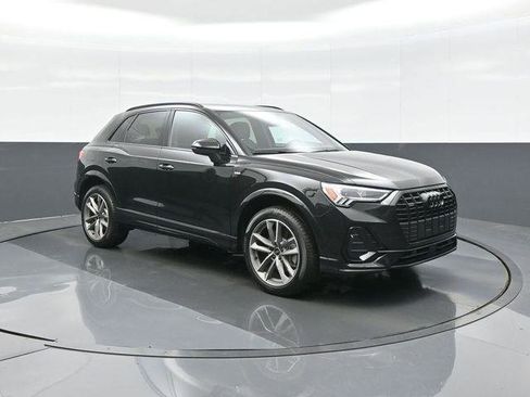 Certified 2025 Audi Q3 2.0T Premium w/ Convenience Package AWD/4WD image 1