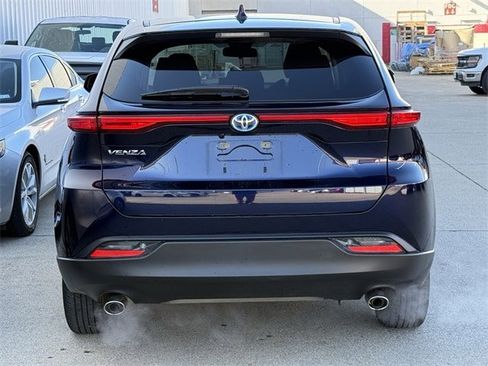 Used 2023 Toyota Venza LE image 5