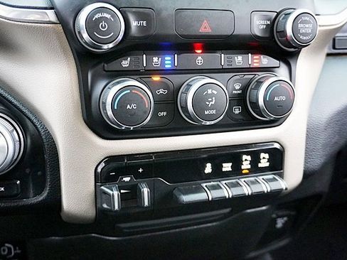 Used 2019 RAM 1500 Laramie image 28