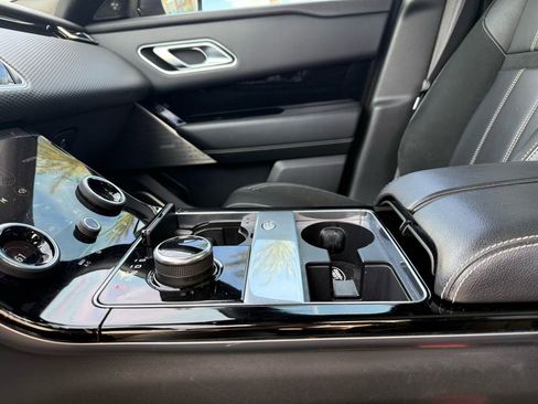 Used 2019 Land Rover Range Rover Velar R-Dynamic SE image 20