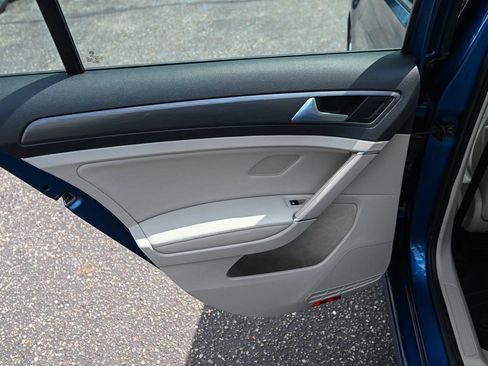 Used 2019 Volkswagen Golf SE FWD image 22