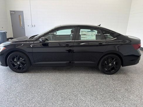 New 2026 Volkswagen Jetta SE FWD image 2