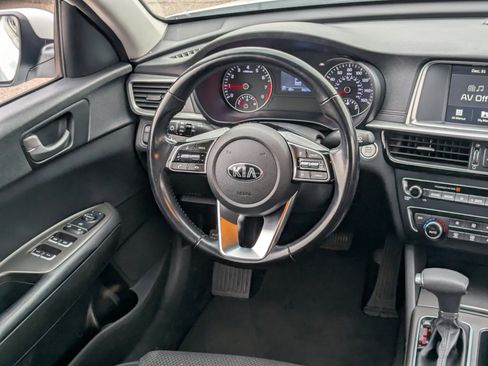 Used 2019 Kia Optima S image 13