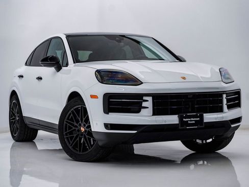 Certified 2025 Porsche Cayenne Coupe AWD/4WD image 8