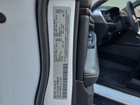 Used 2023 Jeep Grand Cherokee L Laredo RWD image 16