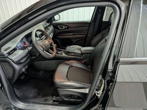 Used 2025 Jeep Compass Latitude w/ Convenience Group AWD/4WD image 14