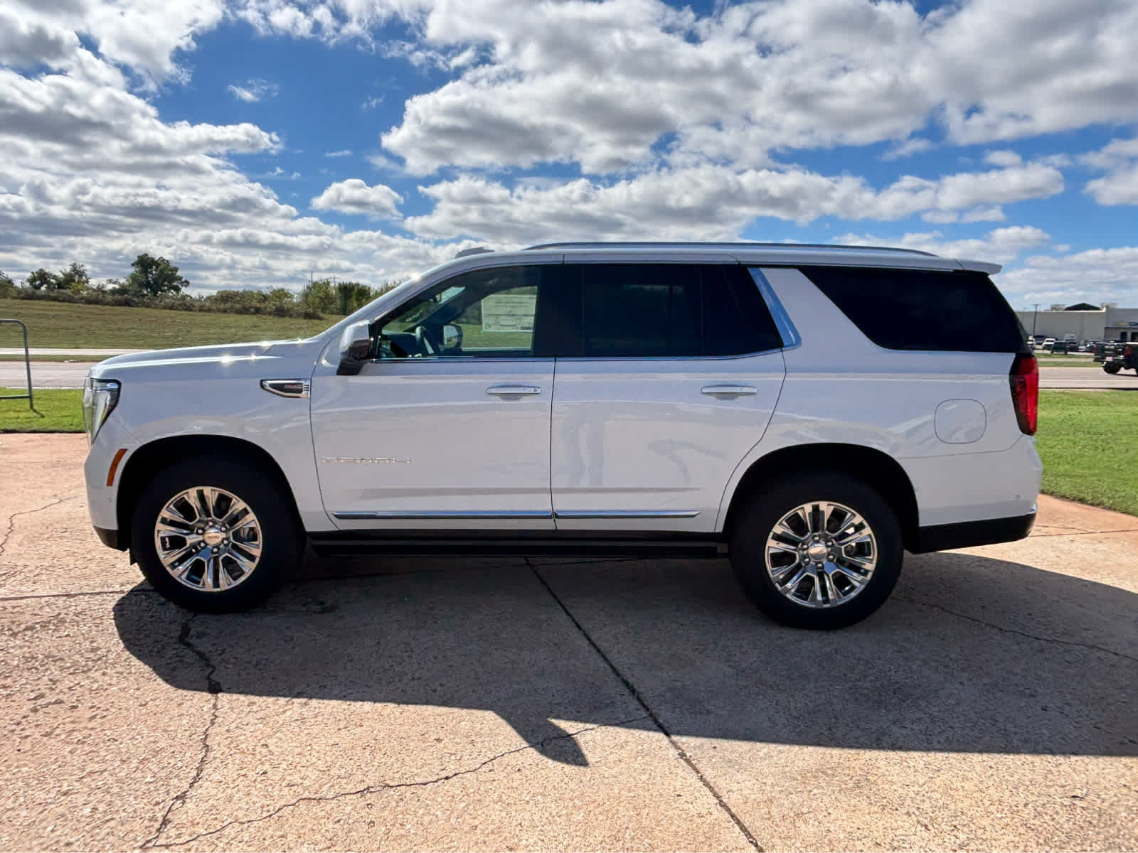 New 2027 GMC Yukon Denali w/ Sun & Power Step Package AWD/4WD image 4