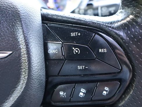 Used 2019 Chrysler Pacifica Limited w/ Advanced Safetytec Group FWD image 31
