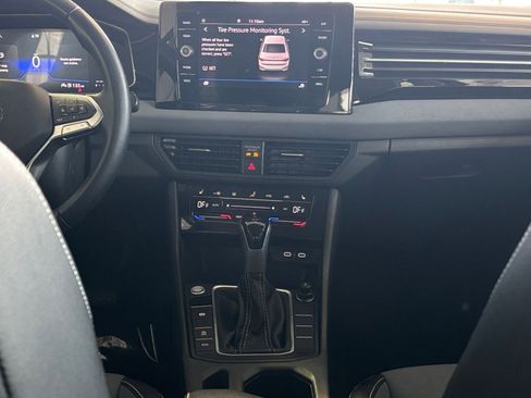 Used 2025 Volkswagen Jetta SE image 25