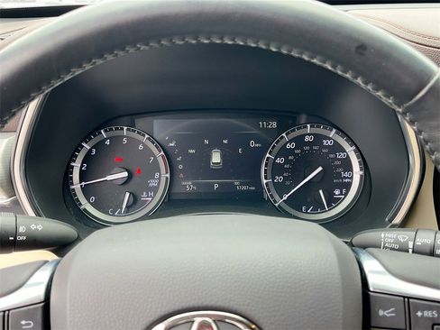 Used 2020 Toyota Highlander Platinum image 12