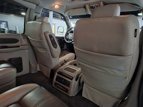 Used 2019 GMC Savana 2500 Extended w/ Enhanced Convenience Package image 24