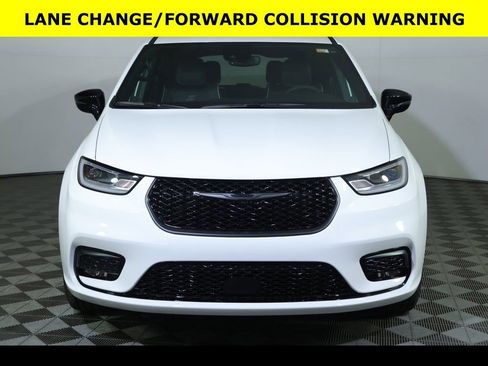 New 2026 Chrysler Pacifica Limited w/ Uconnect Theater Family Group image 8