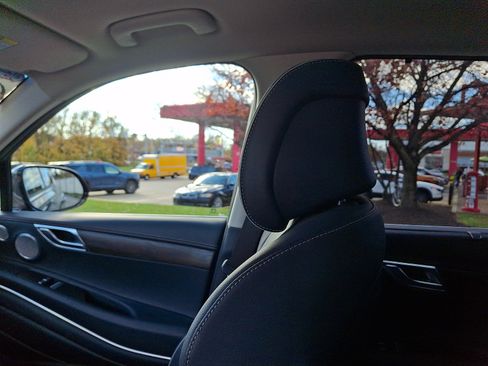 Used 2023 Genesis GV80 2.5T w/ Prestige 20" Package image 17