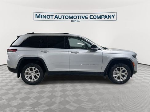 Used 2023 Jeep Grand Cherokee Limited AWD/4WD image 9