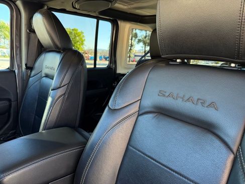 Used 2020 Jeep Wrangler Unlimited Sahara image 9